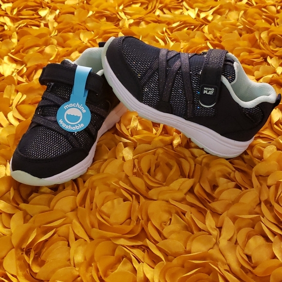 Stride Rite Other - Stride Rite Made to Play velcro shoes